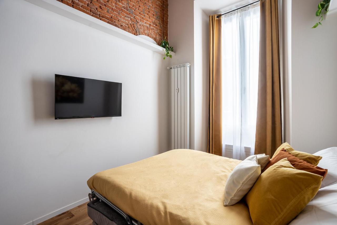 Milano City Apartments - Duomo Brera - Elegant Suite In Design District Екстериор снимка