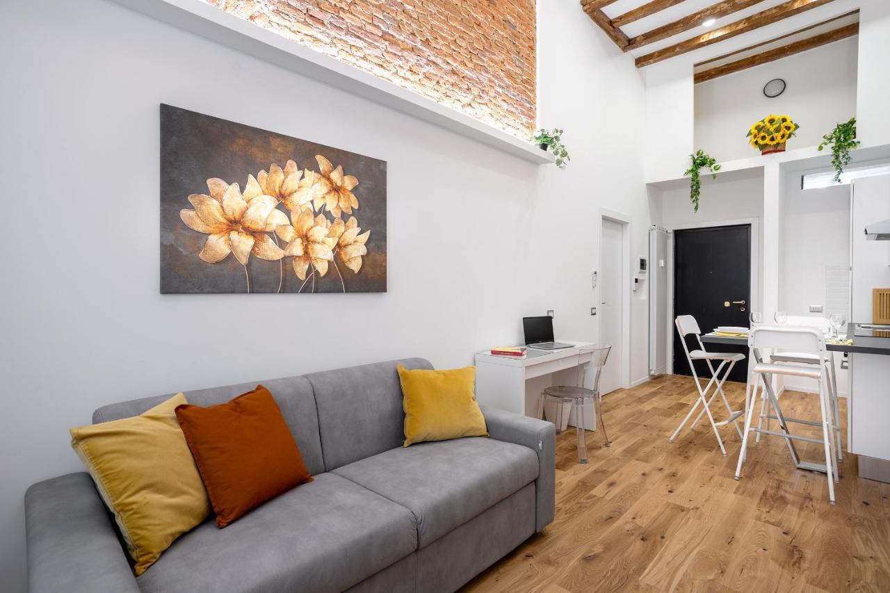 Milano City Apartments - Duomo Brera - Elegant Suite In Design District Екстериор снимка